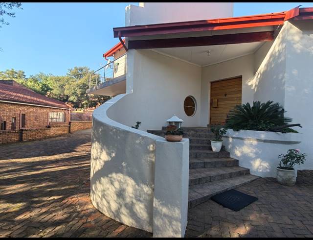 4 BEDROOM HOUSE FOR SALE IN OVERKRUIN